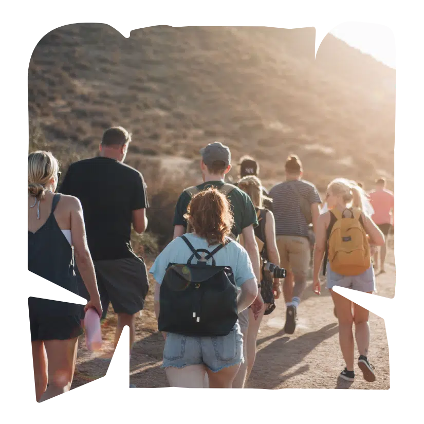 Adolescents en randonnée protection de l'enfance