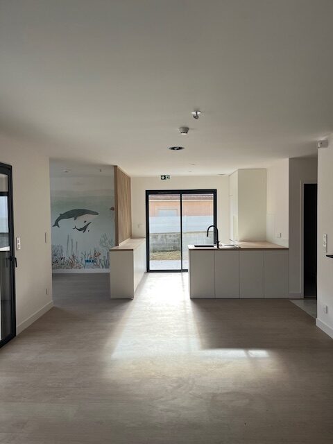Pièce de vie spatieuse au sein de la Villa MECS de Pau